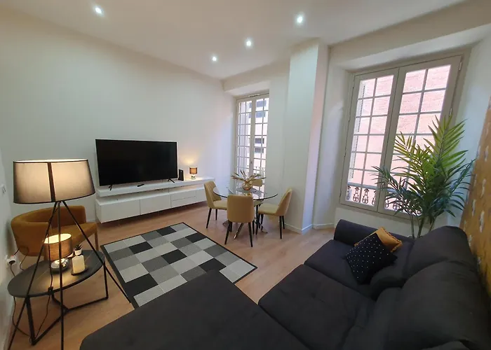 Beautiful Historic Center Apt!