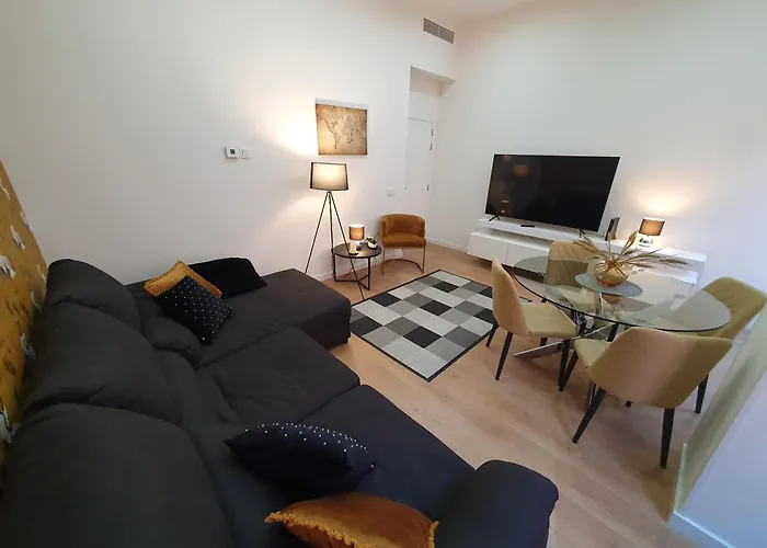 Beautiful Historic Center Apt!